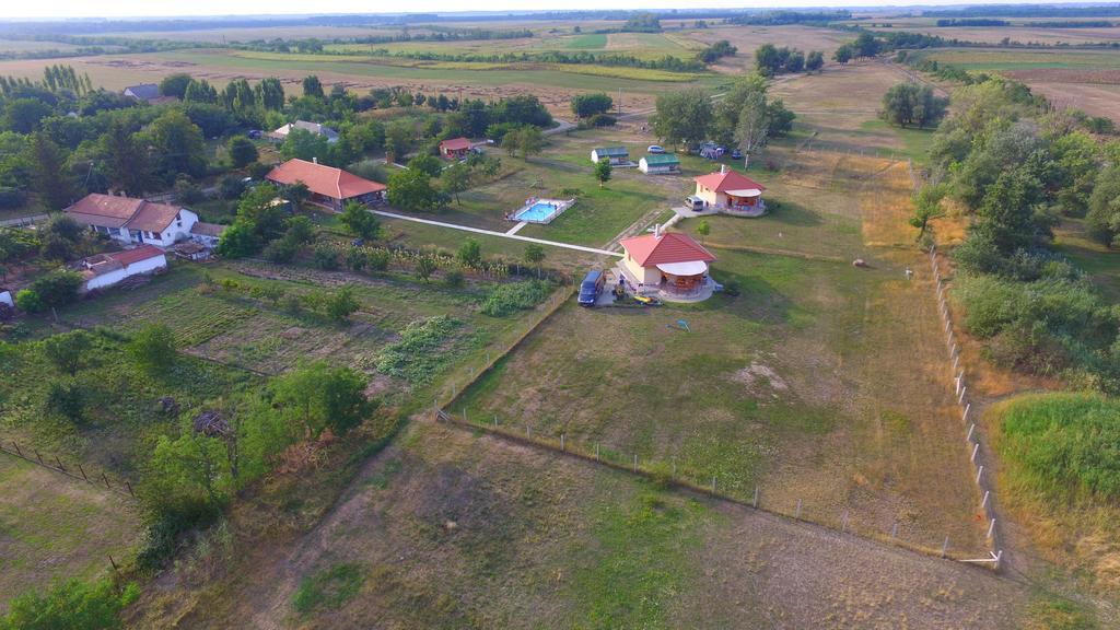 Pusztaeldorado Tiszagyenda Buitenkant foto
